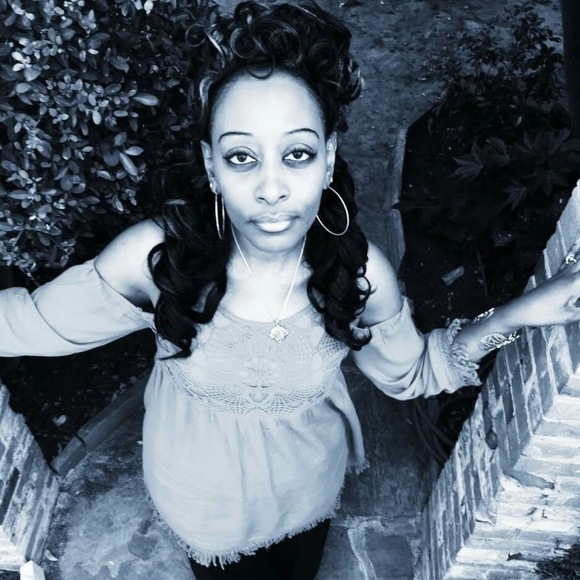 Meet your Posher, Andrea - Picture 1 of 1